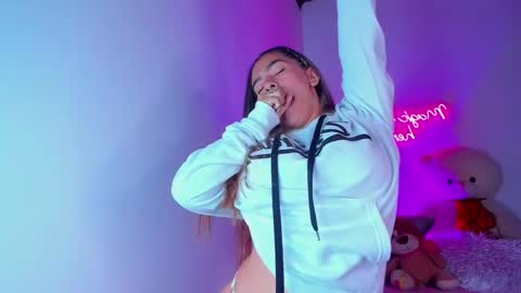 Eva Shinee online show from February 7, 2025, 10:29 am