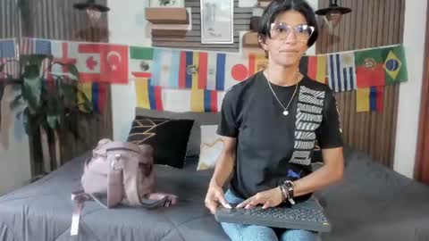 Snapshot of evaa_campbell chatting on June 25, 2026, 12:09 pm Eva online show from June 25, 2026, 12:09 pm