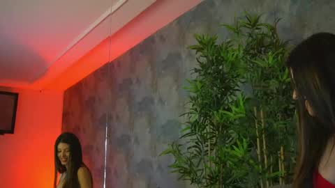 EvaBerry online show from April 15, 2026, 4:52 am