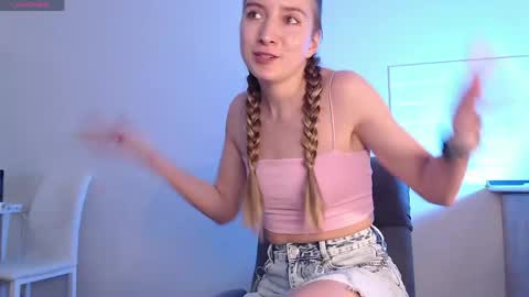 Snapshot of evahailey_ chatting on May 6, 2026, 3:35 am Eva online show from May 6, 2026, 3:35 am