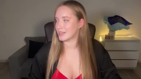 Snapshot of evajuly chatting on July 5, 2026, 9:44 pm Eva online show from July 5, 2026, 9:44 pm