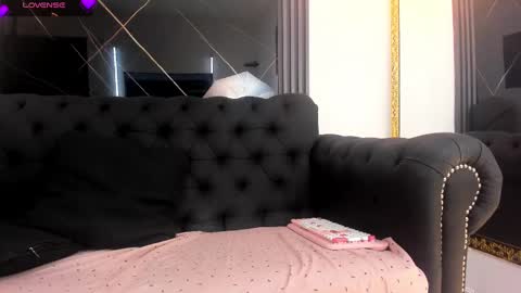 Eva online show from October 23, 2025, 1:21 pm