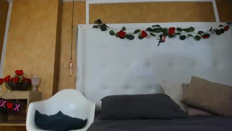 evamilf24 online show from April 20, 2026, 12:30 pm