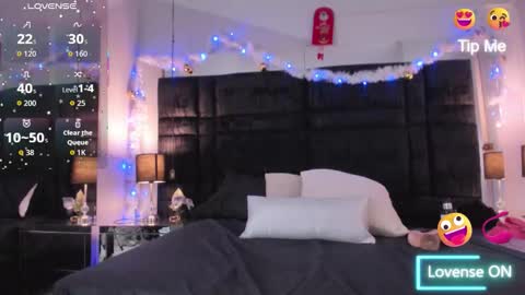 Eva  online show from November 18, 2025, 11:58 am