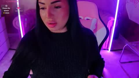 Eva online show from October 5, 2025, 6:50 pm