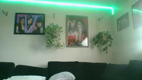 evanschris2048 online show from November 14, 2025, 5:44 pm