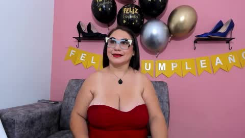 evapalmer_1 online show from October 29, 2025, 8:38 am