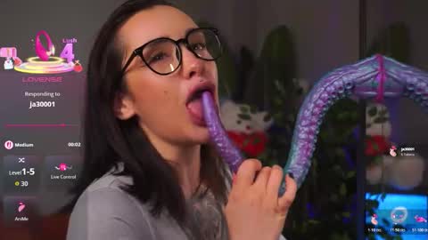 Eva online show from December 14, 2025, 3:45 am