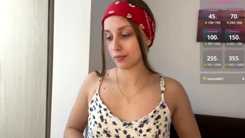 evarenard_ online show from April 17, 2026, 5:38 pm