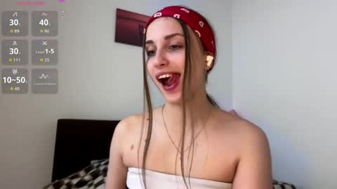 evarenard_ online show from April 19, 2026, 7:05 pm