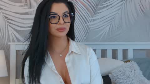 evareyss online show from January 6, 2025, 7:56 pm