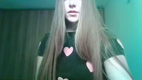 evasapples2026 online show from February 18, 2026, 12:06 am