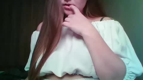 evasapples2026 online show from April 17, 2026, 8:01 pm