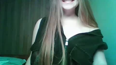 Snapshot of evasapples2026 chatting on April 22, 2026, 7:59 pm evasapples2026 online show from April 22, 2026, 7:59 pm