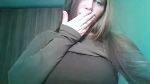 Snapshot of evasapples2026 chatting on May 1, 2026, 8:57 pm evasapples2026 online show from May 1, 2026, 8:57 pm