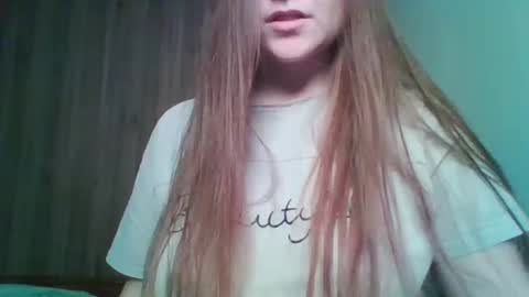 Snapshot of evasapples2026 chatting on May 3, 2026, 12:00 pm evasapples2026 online show from May 3, 2026, 12:00 pm