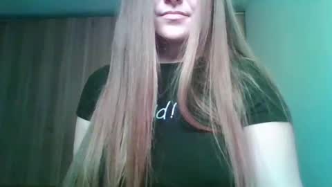 Snapshot of evasapples2026 chatting on May 6, 2026, 2:00 pm evasapples2026 online show from May 6, 2026, 2:00 pm