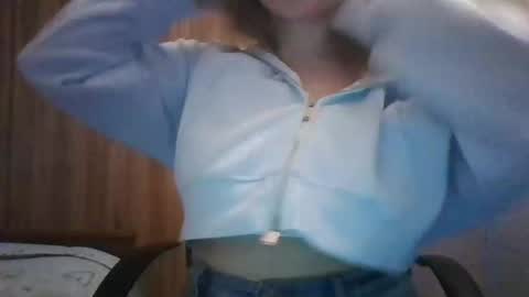 Snapshot of evasapples2026 chatting on May 7, 2026, 7:19 pm evasapples2026 online show from May 7, 2026, 7:19 pm