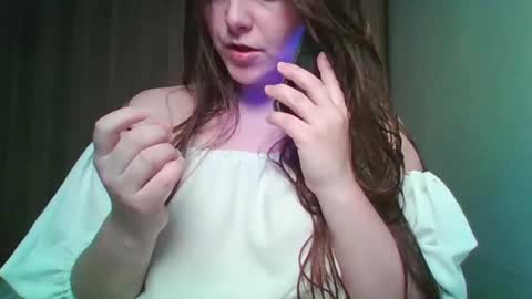 Snapshot of evasapples2026 chatting on May 9, 2026, 12:32 pm evasapples2026 online show from May 9, 2026, 12:32 pm