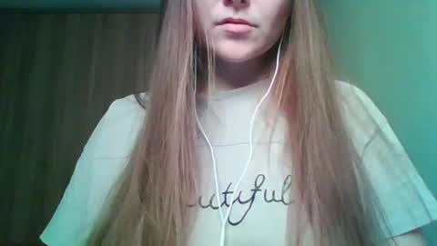 Snapshot of evasapples2026 chatting on May 11, 2026, 4:04 pm evasapples2026 online show from May 11, 2026, 4:04 pm