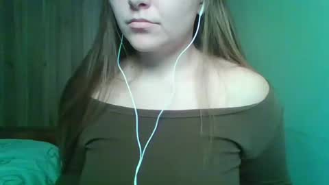 Snapshot of evasapples2026 chatting on May 14, 2026, 2:13 pm evasapples2026 online show from May 14, 2026, 2:13 pm