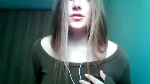 Snapshot of evasapples2026 chatting on May 20, 2026, 8:26 pm evasapples2026 online show from May 20, 2026, 8:26 pm