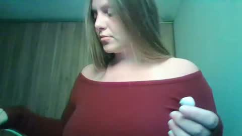 Snapshot of evasapples2026 chatting on May 27, 2026, 5:10 pm evasapples2026 online show from May 27, 2026, 5:10 pm