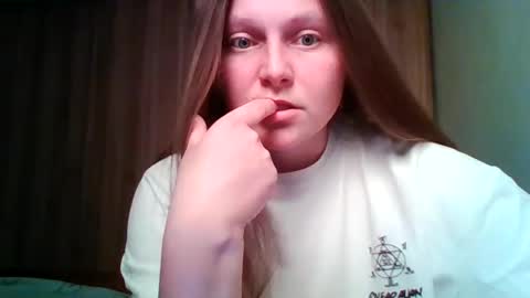 Snapshot of evasapples2026 chatting on June 4, 2026, 7:20 pm evasapples2026 online show from June 4, 2026, 7:20 pm