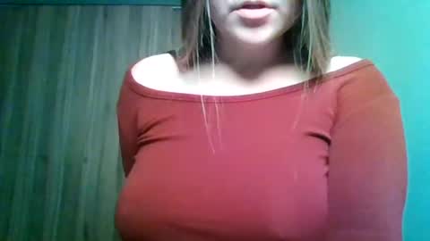 Snapshot of evasapples2026 chatting on June 6, 2026, 10:09 am evasapples2026 online show from June 6, 2026, 10:09 am