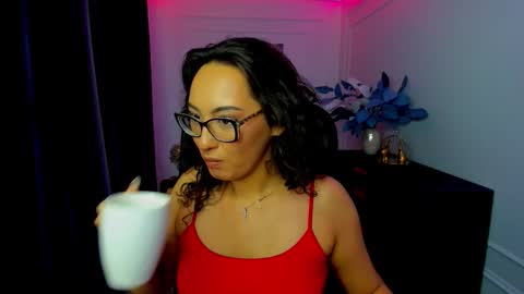 evasarazardje online show from September 9, 2025, 4:23 am