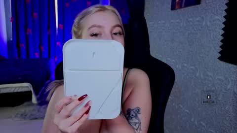 evavibe online show from March 10, 2026, 6:07 am