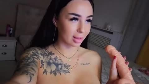 Eva online show from September 26, 2025, 3:43 am