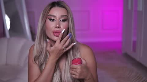 Eva online show from November 18, 2025, 8:35 pm