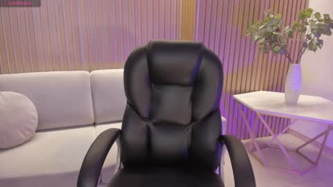 Snapshot of evebenson chatting on November 8, 2025, 8:29 pm Eve online show from November 8, 2025, 8:29 pm