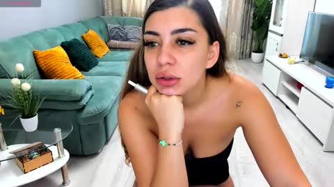 eveeevian online show from September 13, 2025, 8:14 am