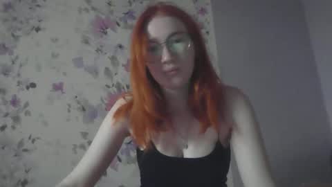 Snapshot of eveliina_shy chatting on December 18, 2025, 8:42 am Evelina online show from December 18, 2025, 8:42 am