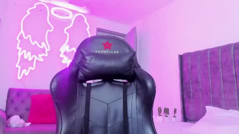 Snapshot of evelin__thompsson chatting on July 18, 2026, 3:00 am evelin__thompsson online show from July 18, 2026, 3:00 am