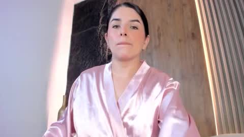 E V E L I N online show from November 23, 2025, 2:11 am