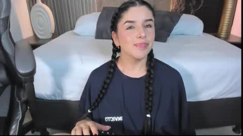 E V E L I N online show from March 5, 2026, 2:40 am