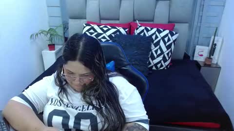 evelin zaens online show from March 11, 2026, 5:02 am