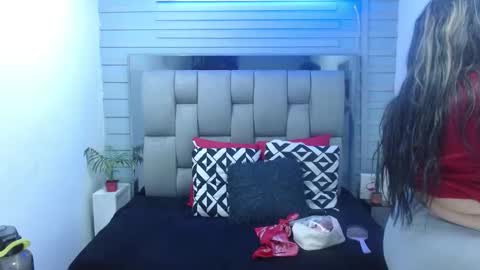 evelin zaens online show from March 17, 2026, 4:06 am