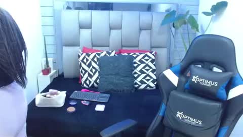 evelin zaens online show from June 28, 2026, 5:13 am