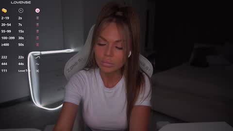 Evelina online show from October 17, 2025, 2:41 pm