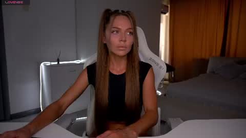 Evelina online show from July 25, 2026, 12:25 pm