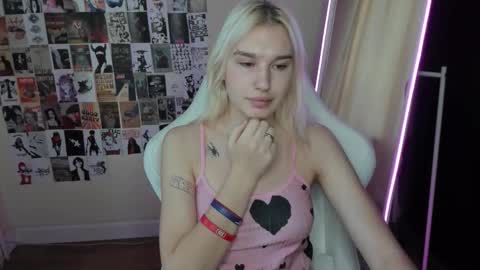 Evelina online show from November 16, 2025, 2:17 am