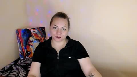 Snapshot of evelineli chatting on September 19, 2025, 5:42 am Lydia online show from September 19, 2025, 5:42 am