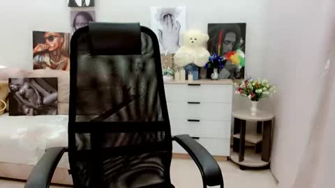 evelove online show from September 13, 2025, 4:40 pm