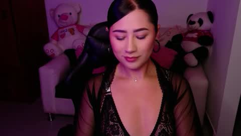 Evelyn online show from November 11, 2025, 11:10 am