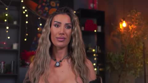 Evelyn online show from March 15, 2026, 7:20 pm