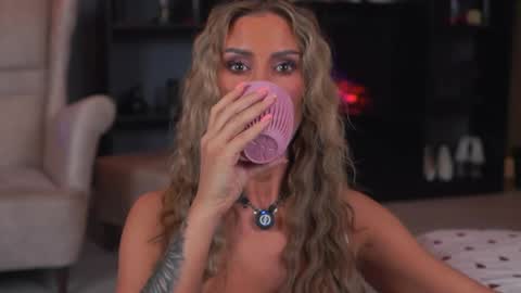 Evelyn online show from April 14, 2026, 6:14 pm